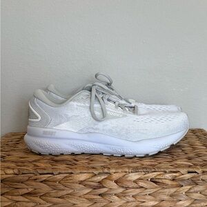 Brooks White Running Shoes Size 10 Medium B - EUC